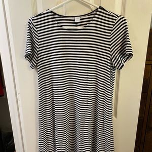 Old Navy black and white summer dress. Adorable!